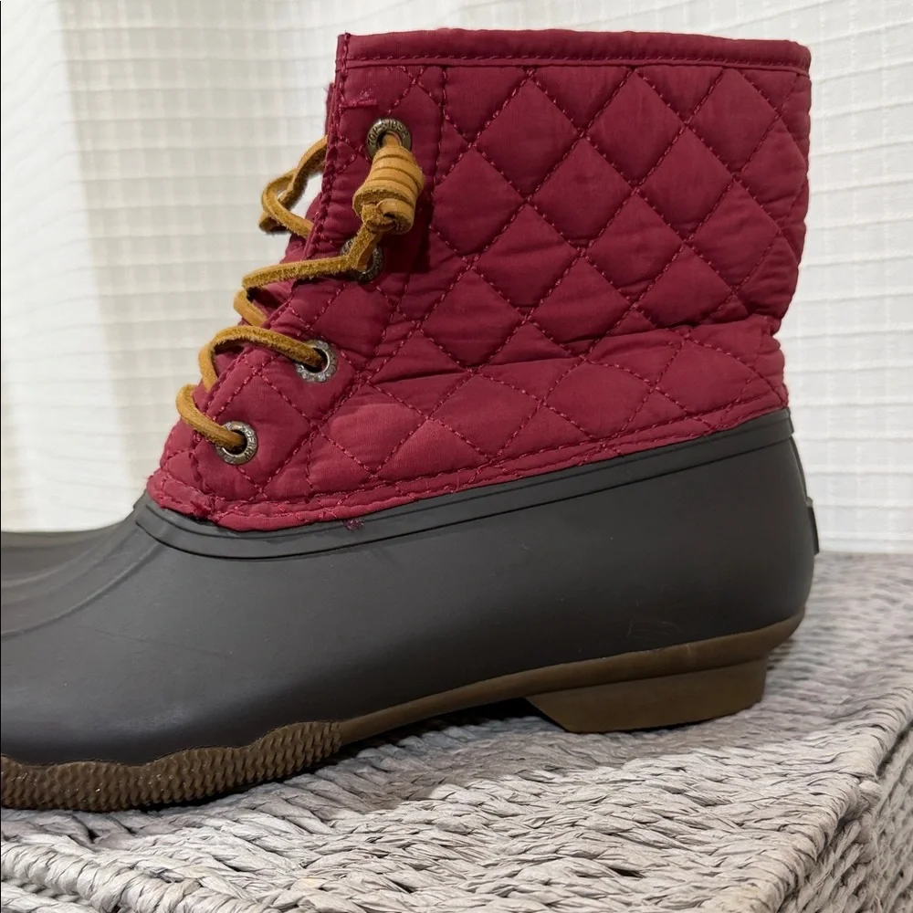 Sperry Wms sz 9 Quilted Duck Boots rain waterproof rubber burgundy Red Brown - Picture 2 of 9